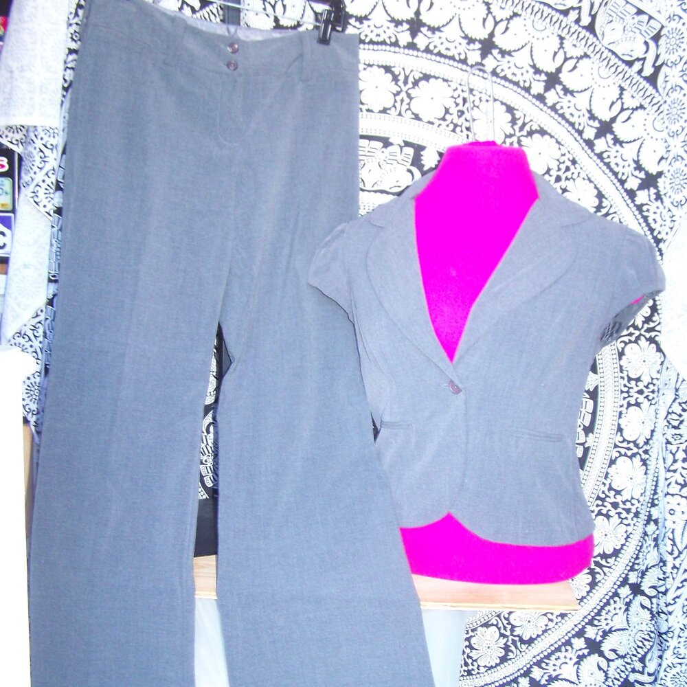 BCX Gray Two-Piece Pantsuit